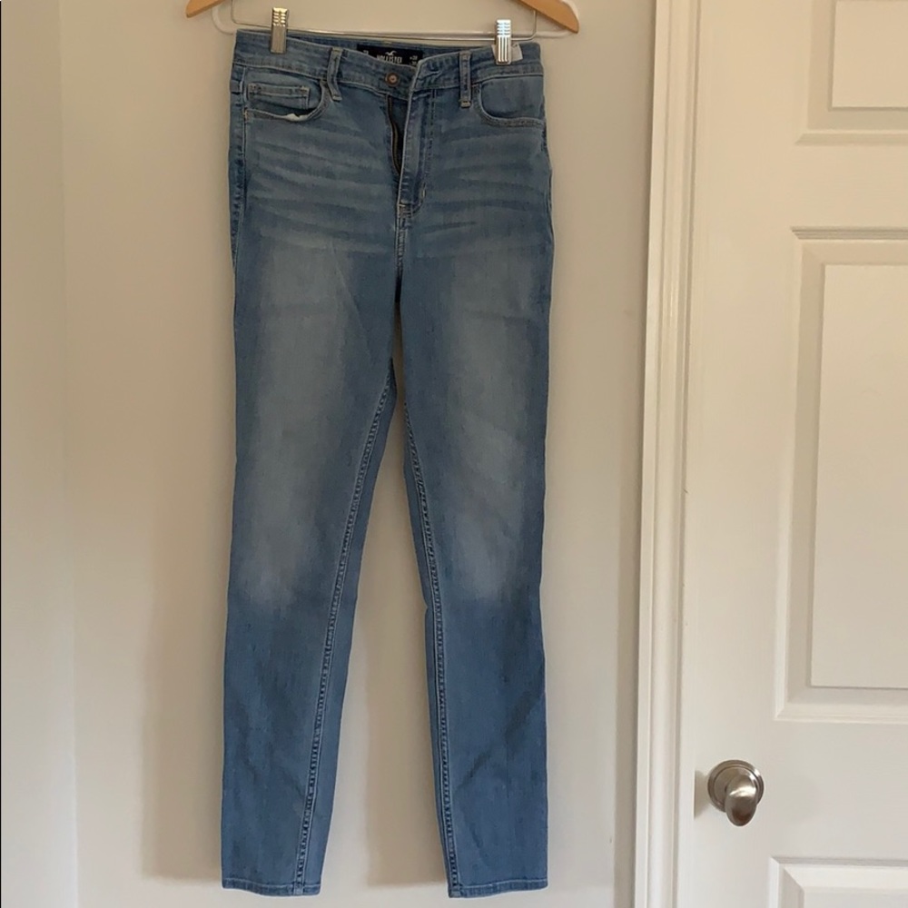 hollister ultra high rise light wash skinny jeans